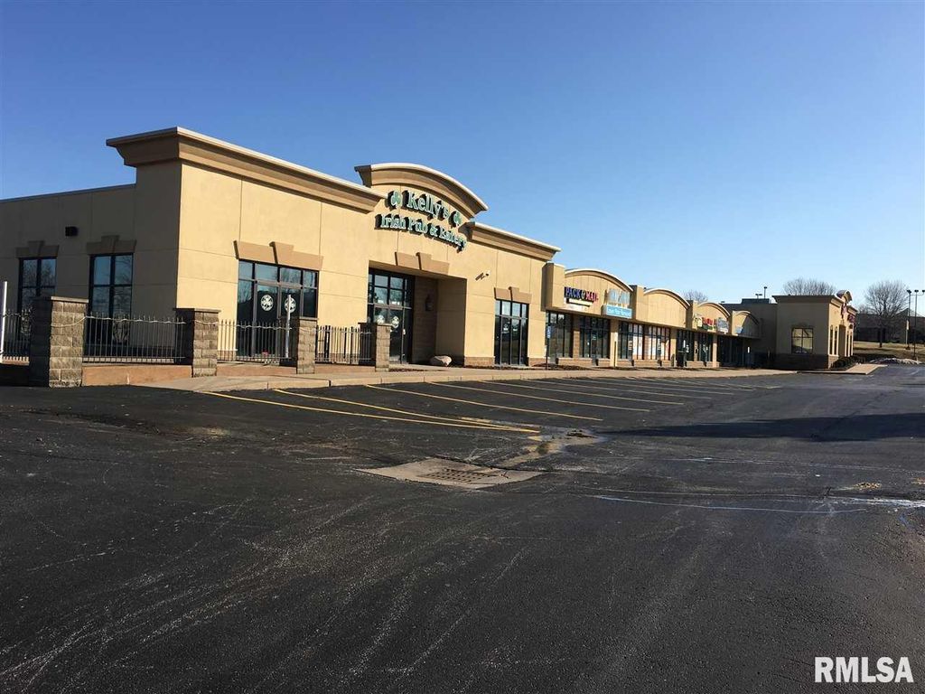 2222 E 53RD Street 10, Davenport, IA 52807