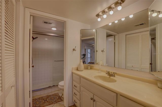 9700 STARKEY ROAD 321, Seminole, FL 33777