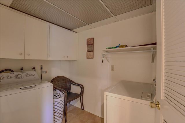 9700 STARKEY ROAD 321, Seminole, FL 33777