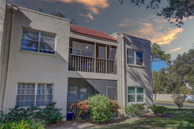 9700 STARKEY ROAD 321, Seminole, FL 33777