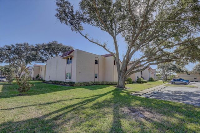 9700 STARKEY ROAD 321, Seminole, FL 33777