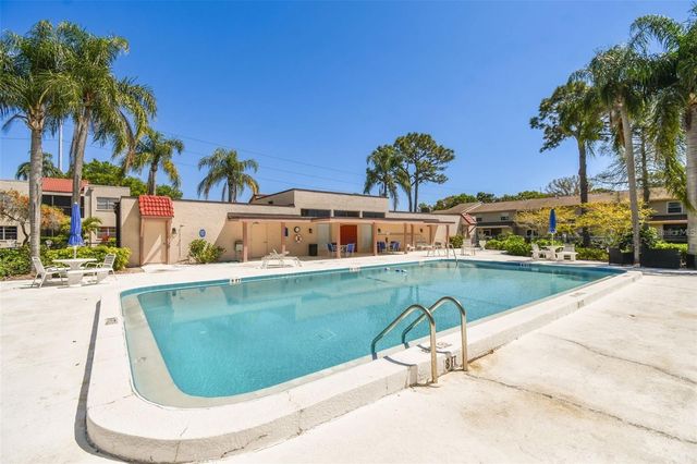 9700 STARKEY ROAD 321, Seminole, FL 33777