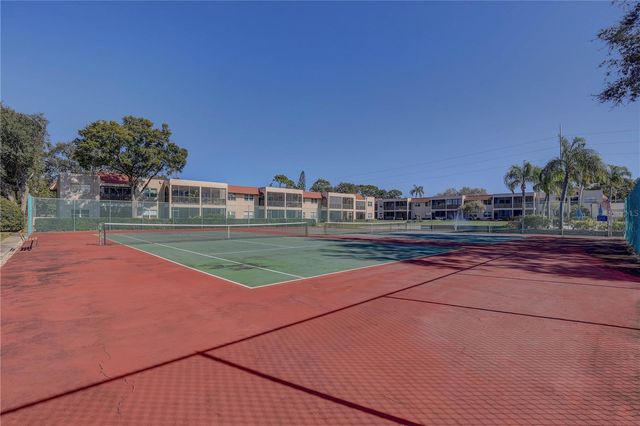 9700 STARKEY ROAD 321, Seminole, FL 33777