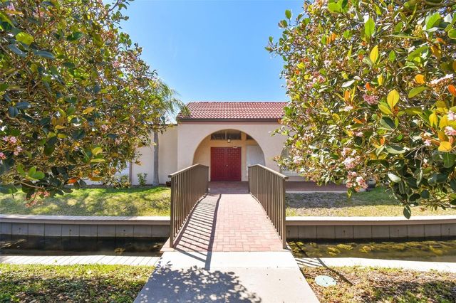 9700 STARKEY ROAD 321, Seminole, FL 33777