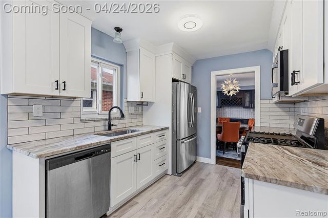 13431 Burton Street, Oak Park, MI 48237