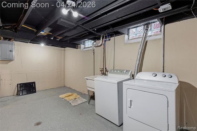 13431 Burton Street, Oak Park, MI 48237