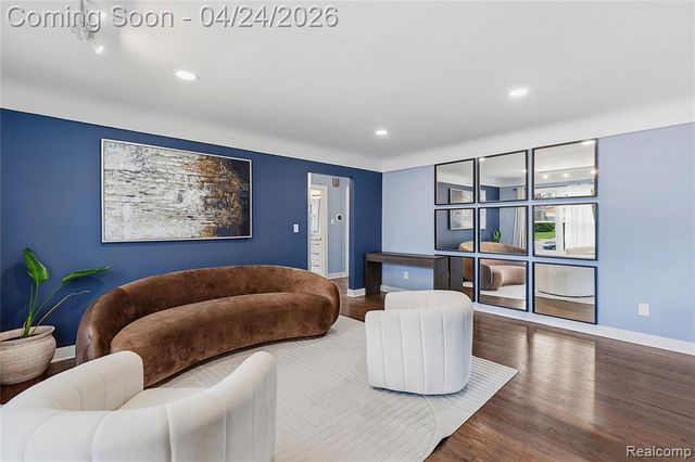 13431 Burton Street, Oak Park, MI 48237