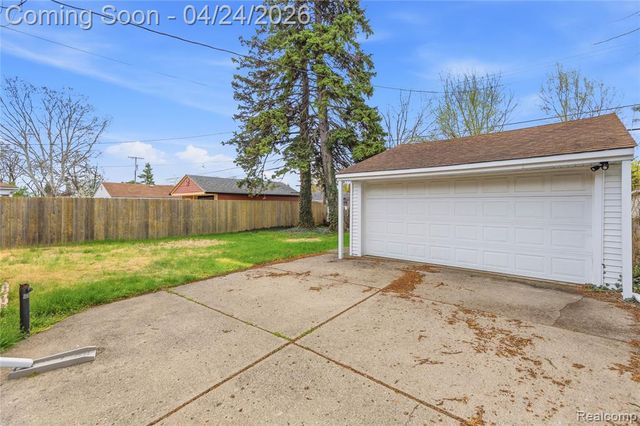 13431 Burton Street, Oak Park, MI 48237