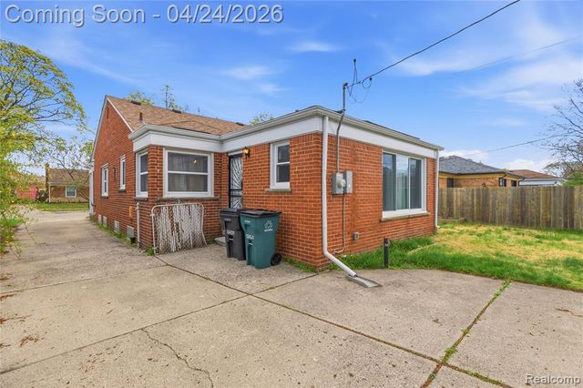 13431 Burton Street, Oak Park, MI 48237