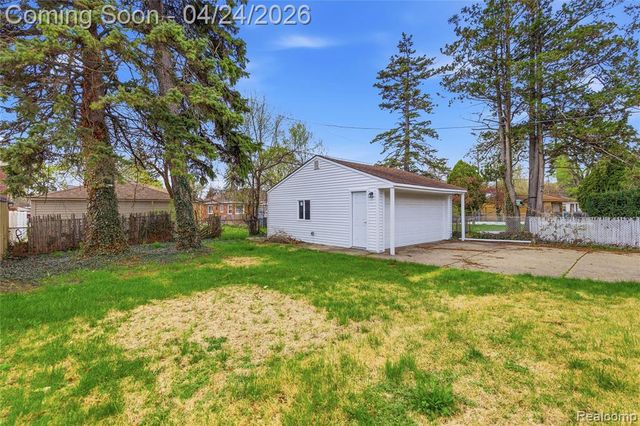 13431 Burton Street, Oak Park, MI 48237