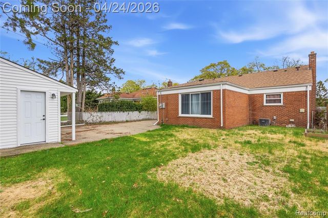 13431 Burton Street, Oak Park, MI 48237