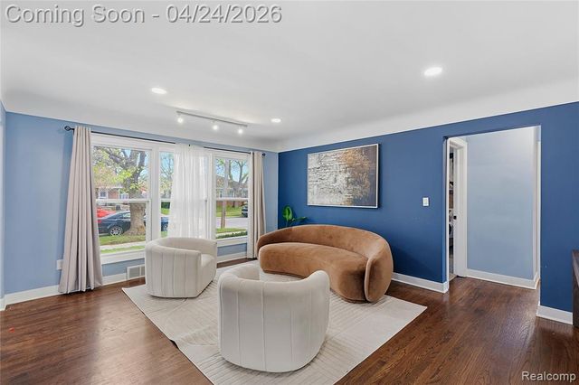 13431 Burton Street, Oak Park, MI 48237