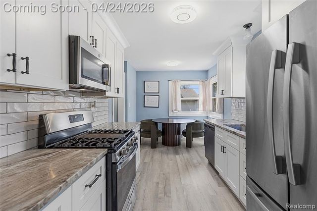 13431 Burton Street, Oak Park, MI 48237