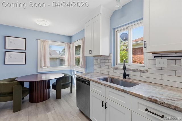 13431 Burton Street, Oak Park, MI 48237