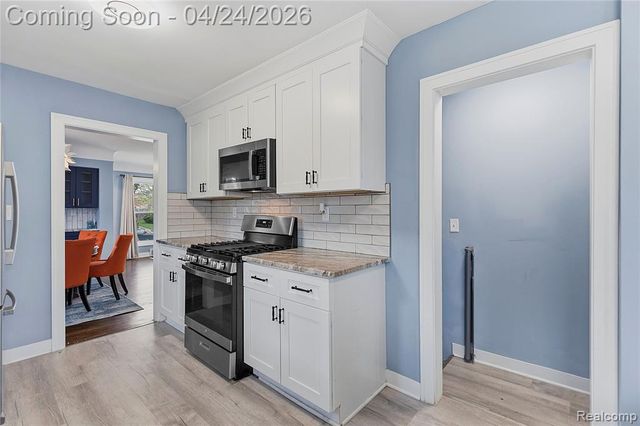 13431 Burton Street, Oak Park, MI 48237