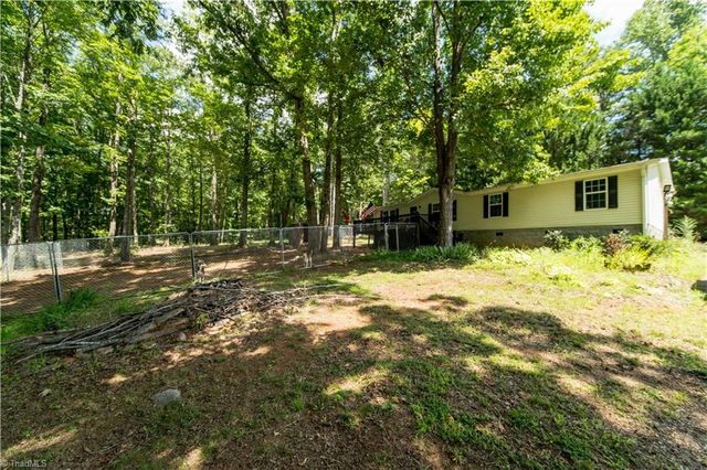 141 Happy Lane, Dobson, NC 27017