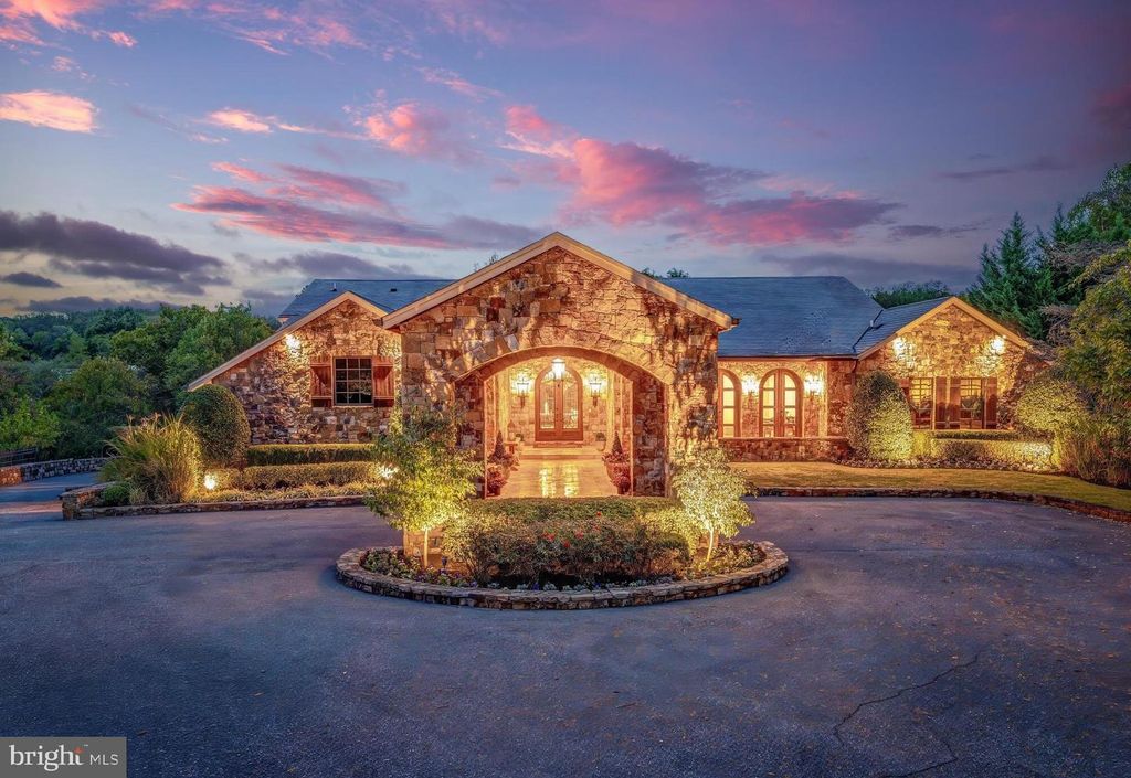 2 PINEY MEETINGHOUSE CT, Potomac, MD 20854