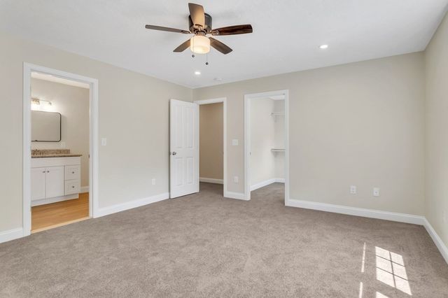 96-98 Royal Ln 96, Agawam, MA 01001
