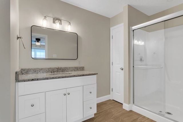 96-98 Royal Ln 96, Agawam, MA 01001