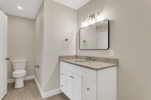 96-98 Royal Ln 96, Agawam, MA 01001