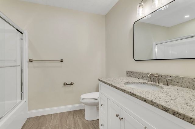 96-98 Royal Ln 96, Agawam, MA 01001