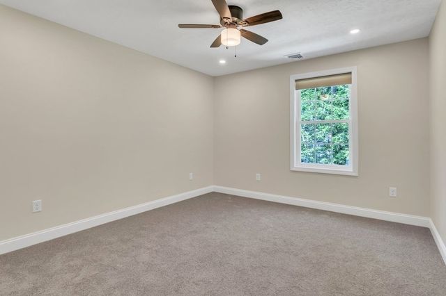 96-98 Royal Ln 96, Agawam, MA 01001