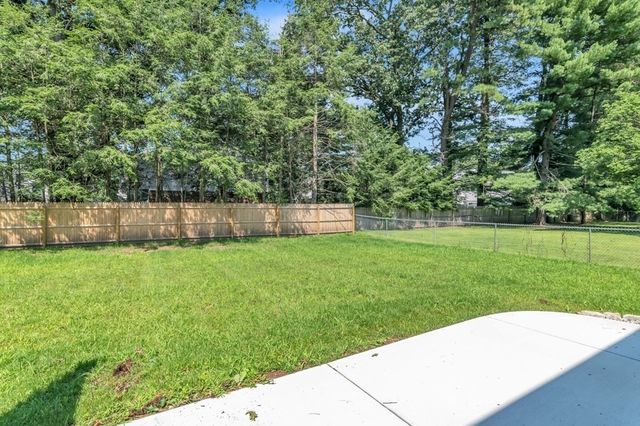 96-98 Royal Ln 96, Agawam, MA 01001