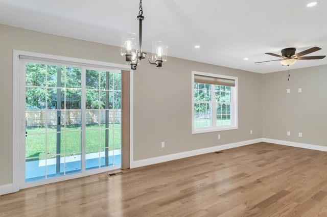 96-98 Royal Ln 96, Agawam, MA 01001