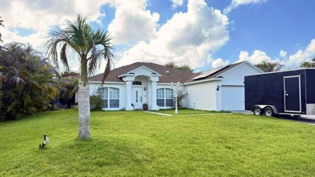 2326 SW Antiquera Street, Port St. Lucie, FL 34953