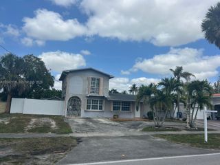 17045 NW 78th Avenue 1, Hialeah, FL 33015