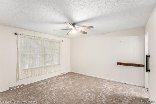 33 Union Street, Lapeer, MI 48446