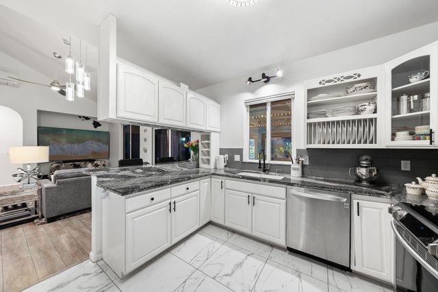 264 Palanehe St, Kihei, HI 96753