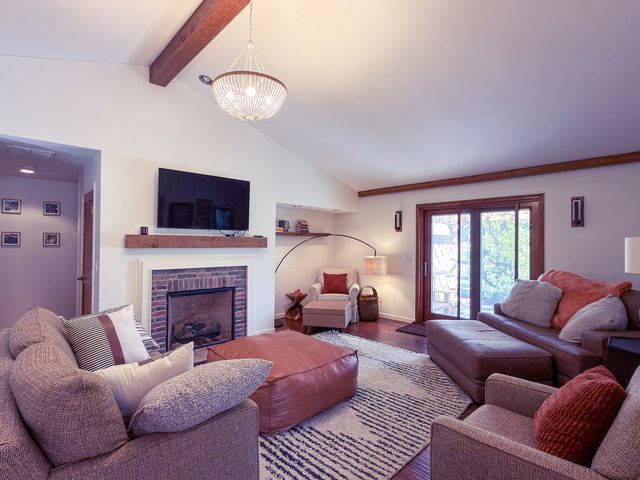 2902 Greystone Place, Champaign, IL 61822