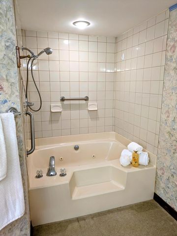 150 Sunken Forest Dr. 8-206, Forsyth, MO 65653