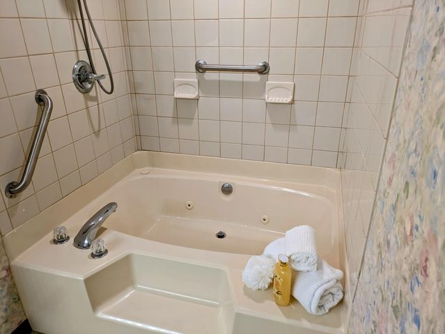 150 Sunken Forest Dr. 8-206, Forsyth, MO 65653