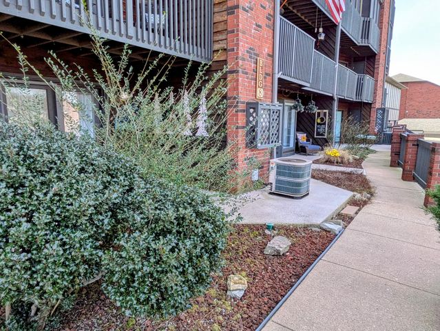 150 Sunken Forest Dr. 8-206, Forsyth, MO 65653