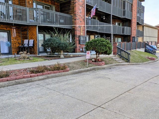 150 Sunken Forest Dr. 8-206, Forsyth, MO 65653