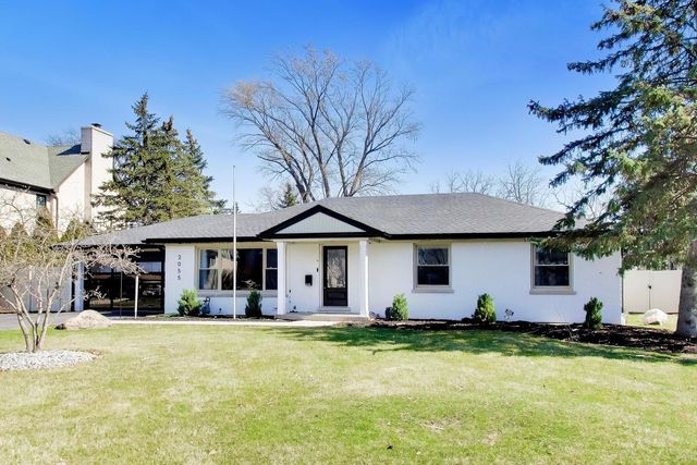 2055 Walnut Circle, Northbrook, IL 60062