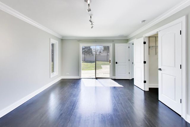 2055 Walnut Circle, Northbrook, IL 60062