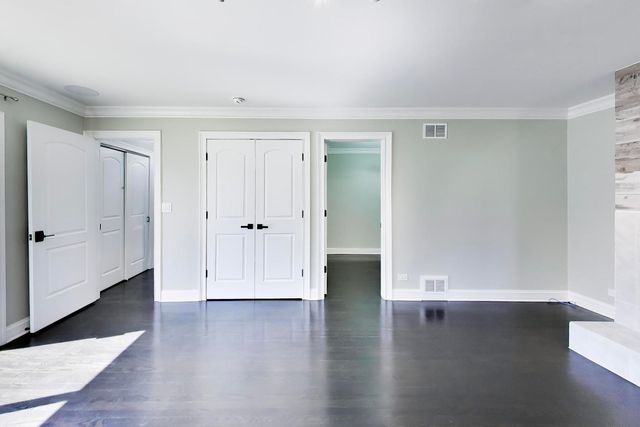 2055 Walnut Circle, Northbrook, IL 60062