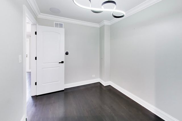 2055 Walnut Circle, Northbrook, IL 60062