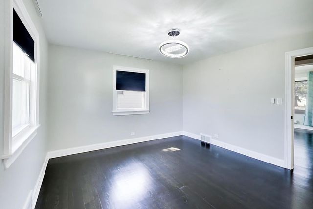 2055 Walnut Circle, Northbrook, IL 60062