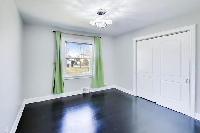 2055 Walnut Circle, Northbrook, IL 60062