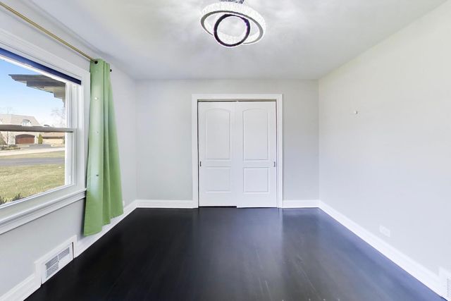 2055 Walnut Circle, Northbrook, IL 60062