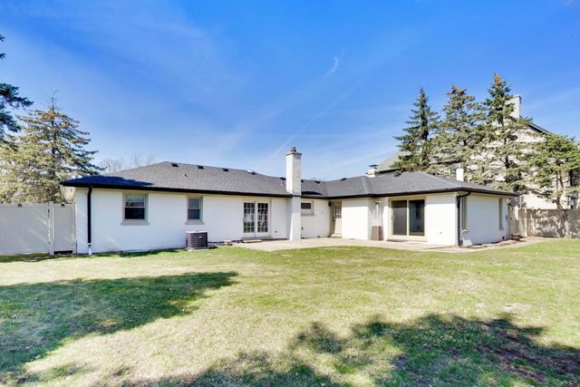 2055 Walnut Circle, Northbrook, IL 60062