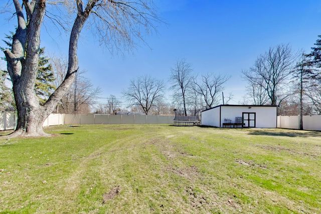 2055 Walnut Circle, Northbrook, IL 60062