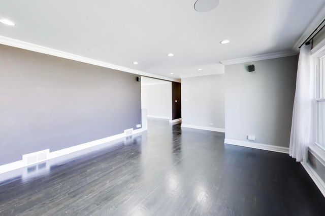 2055 Walnut Circle, Northbrook, IL 60062