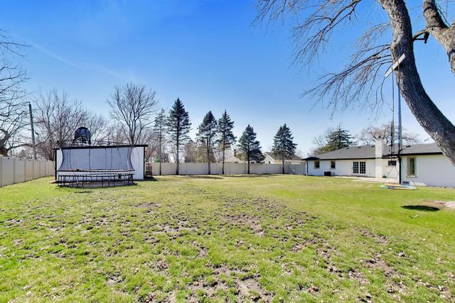 2055 Walnut Circle, Northbrook, IL 60062