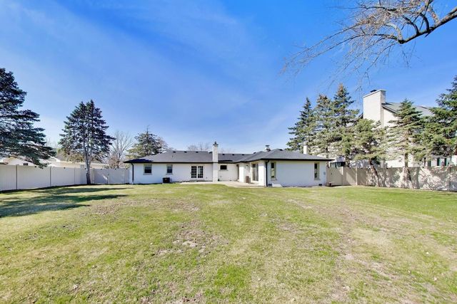 2055 Walnut Circle, Northbrook, IL 60062