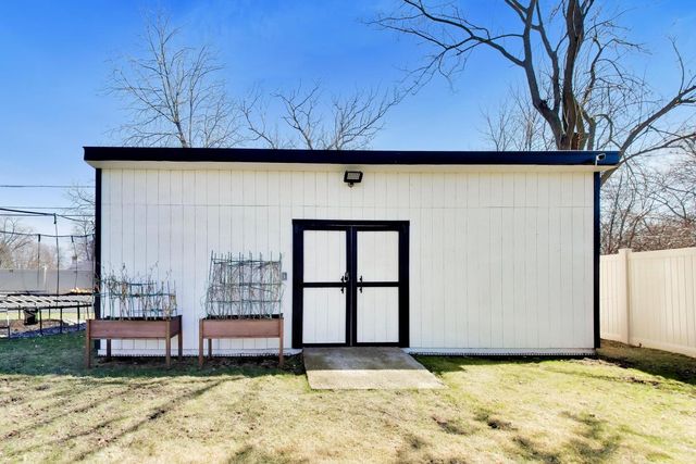 2055 Walnut Circle, Northbrook, IL 60062